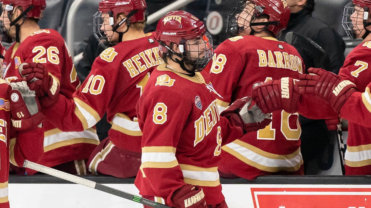 Edmonton Oilers prospect Carter Savoie named Hobey Baker finalist