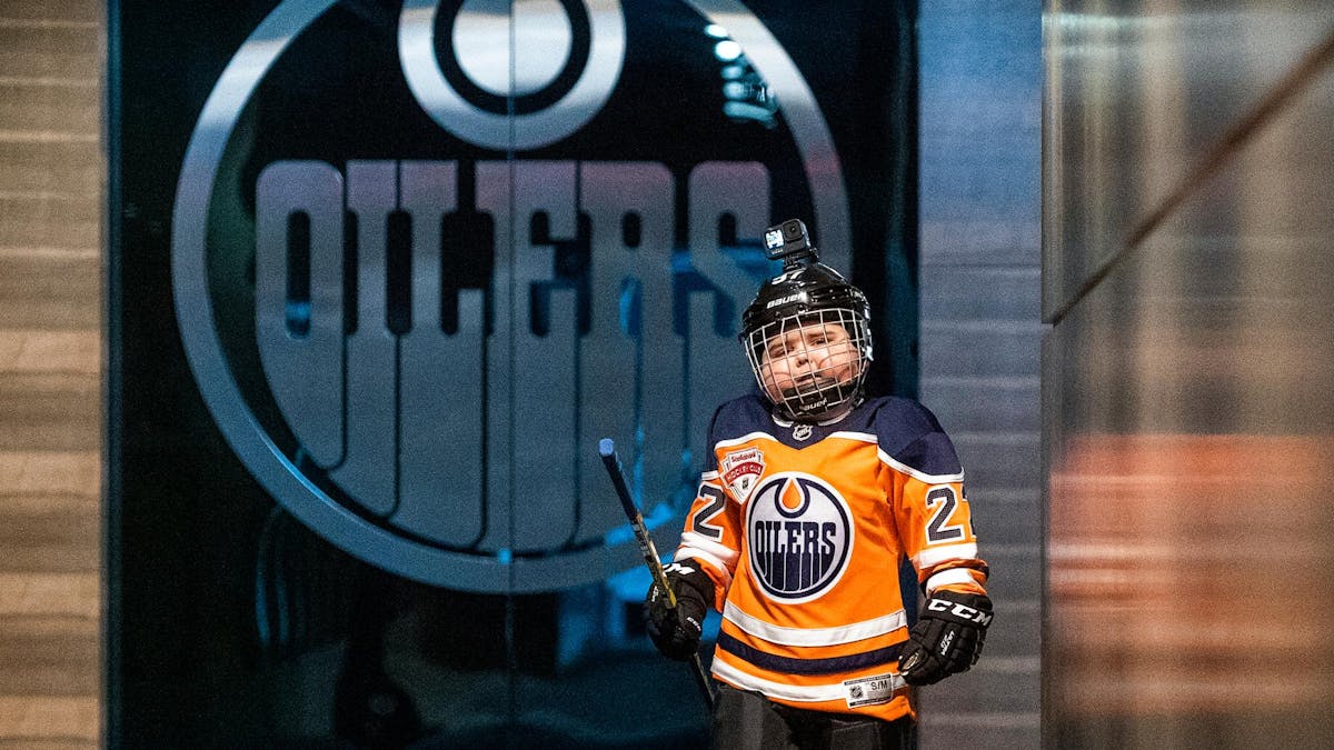 Oilers fans pay tribute to Ben Stelter