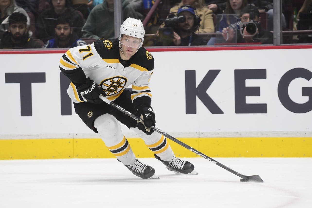 Bruins extend Zacha with four-year deal
