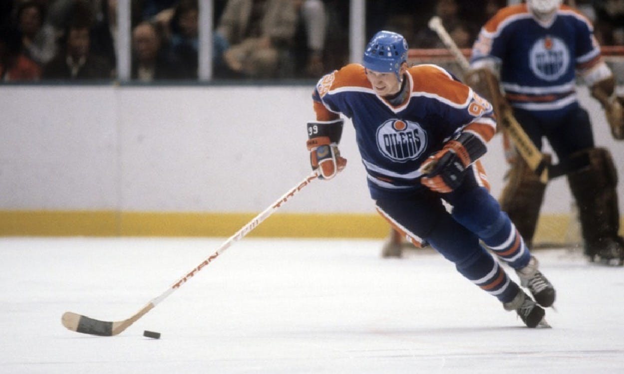 Wayne Gretzky traded to St. Louis Blues 27 years ago