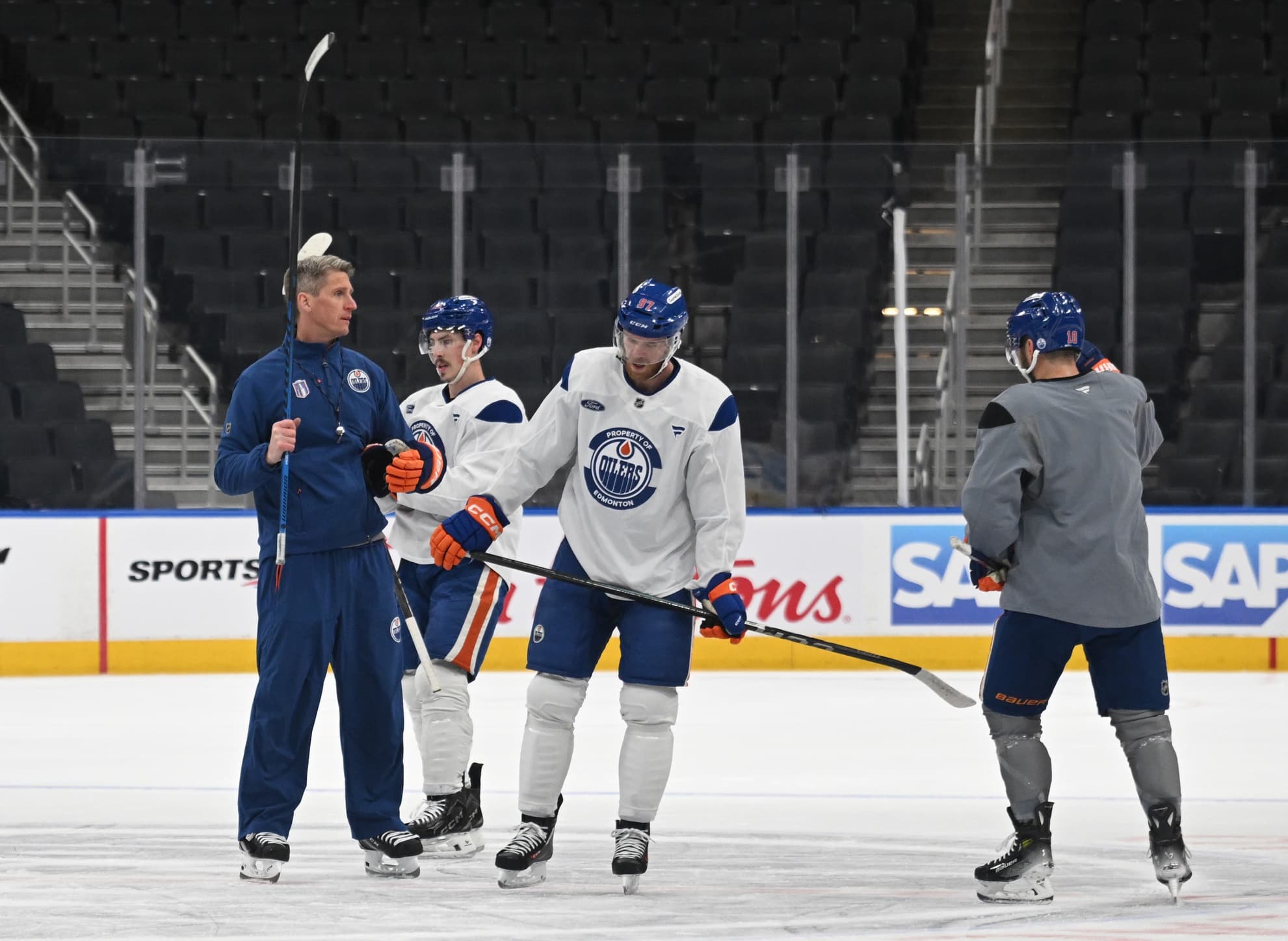 Edmonton Oilers head coach Kris Knoblauch