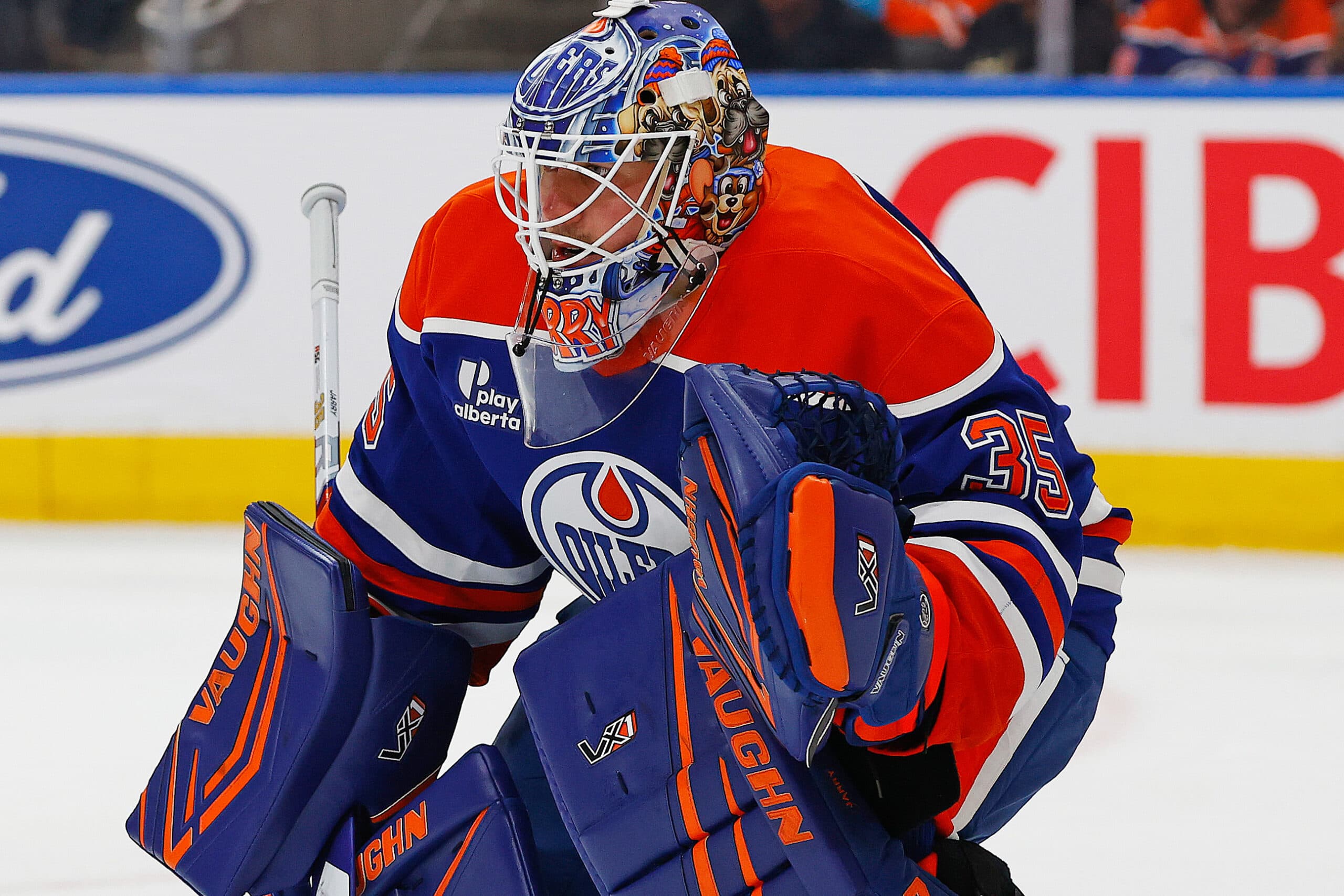 Jan 26, 2026; Edmonton, Alberta, CAN; Edmonton Oilers goaltender Tristan Jarry (35) gets ready to face a shot against the Anaheim Ducks at Rogers Place. Mandatory Credit: Perry Nelson-Imagn Images