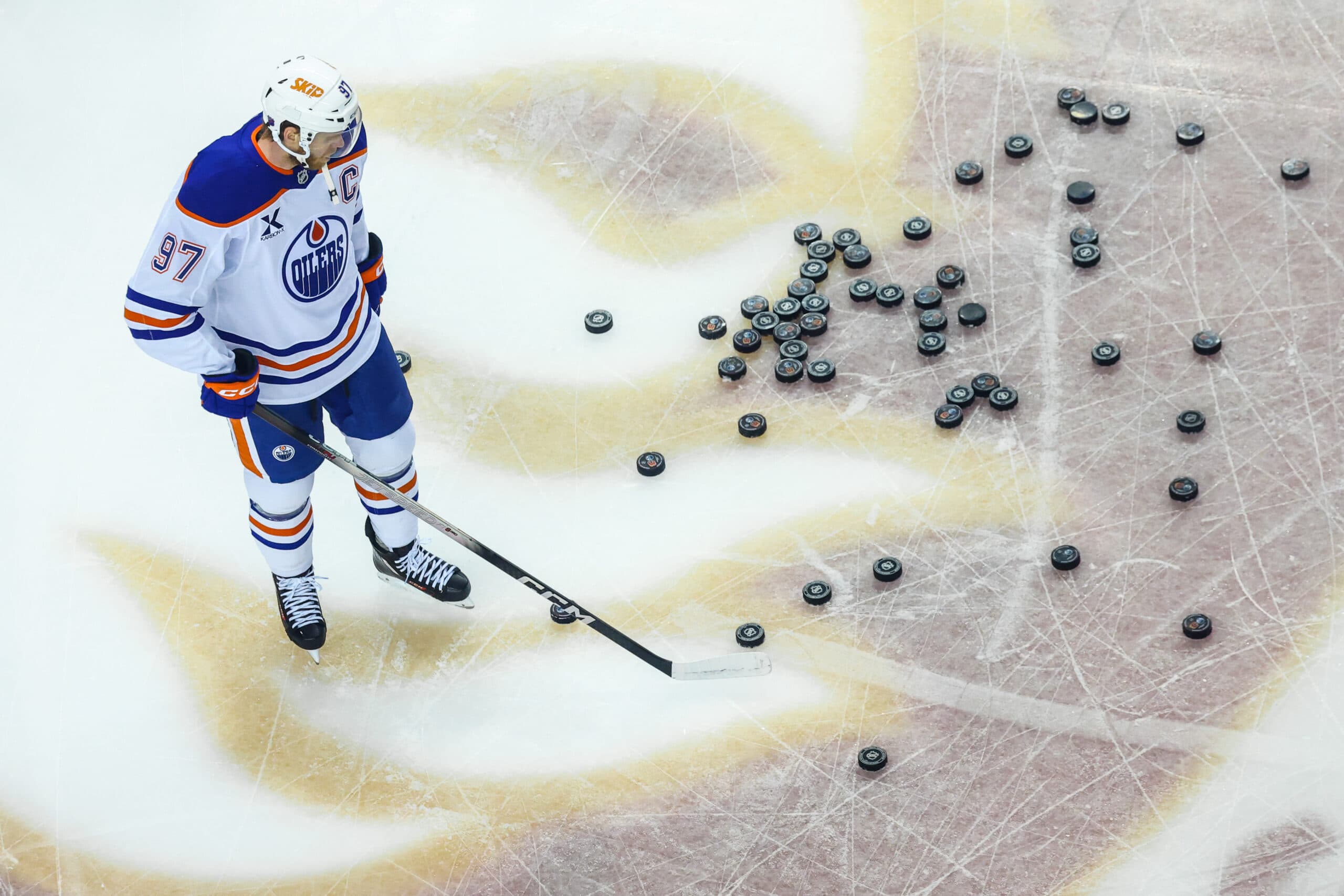 McDavid Oilers above