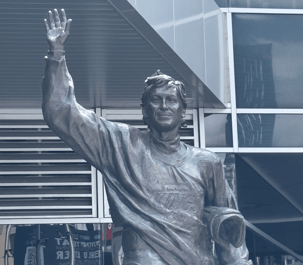 Wayne Gretzky statue