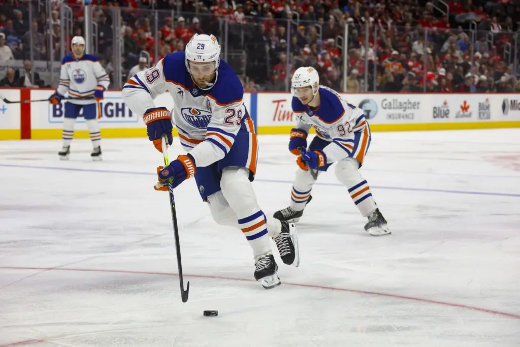 Edmonton Oilers Leon Draisaitl carries the puck in Detroit