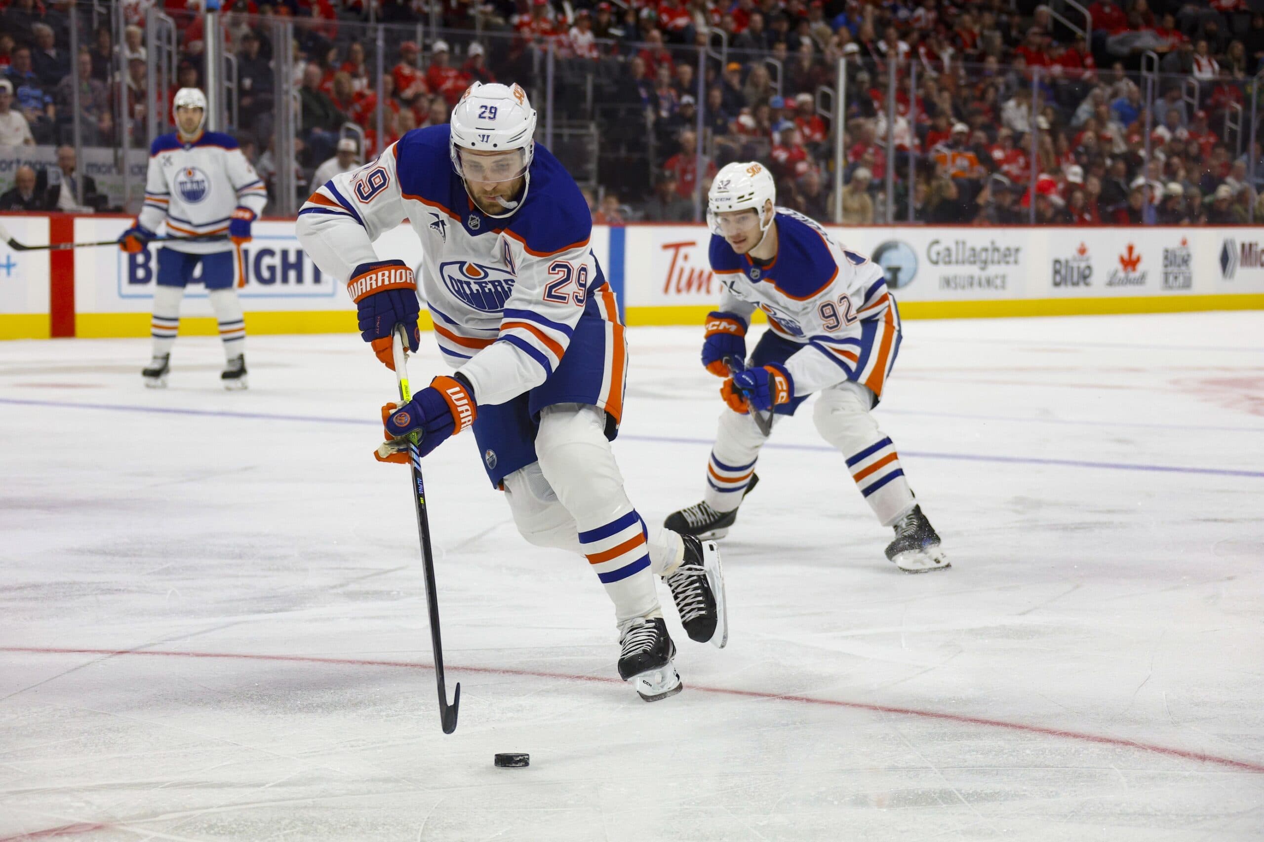 Edmonton Oilers Leon Draisaitl carries the puck in Detroit
