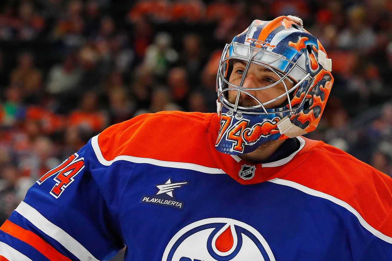 Edmonton, Alberta, CAN; Edmonton Oilers goaltender Stuart Skinner