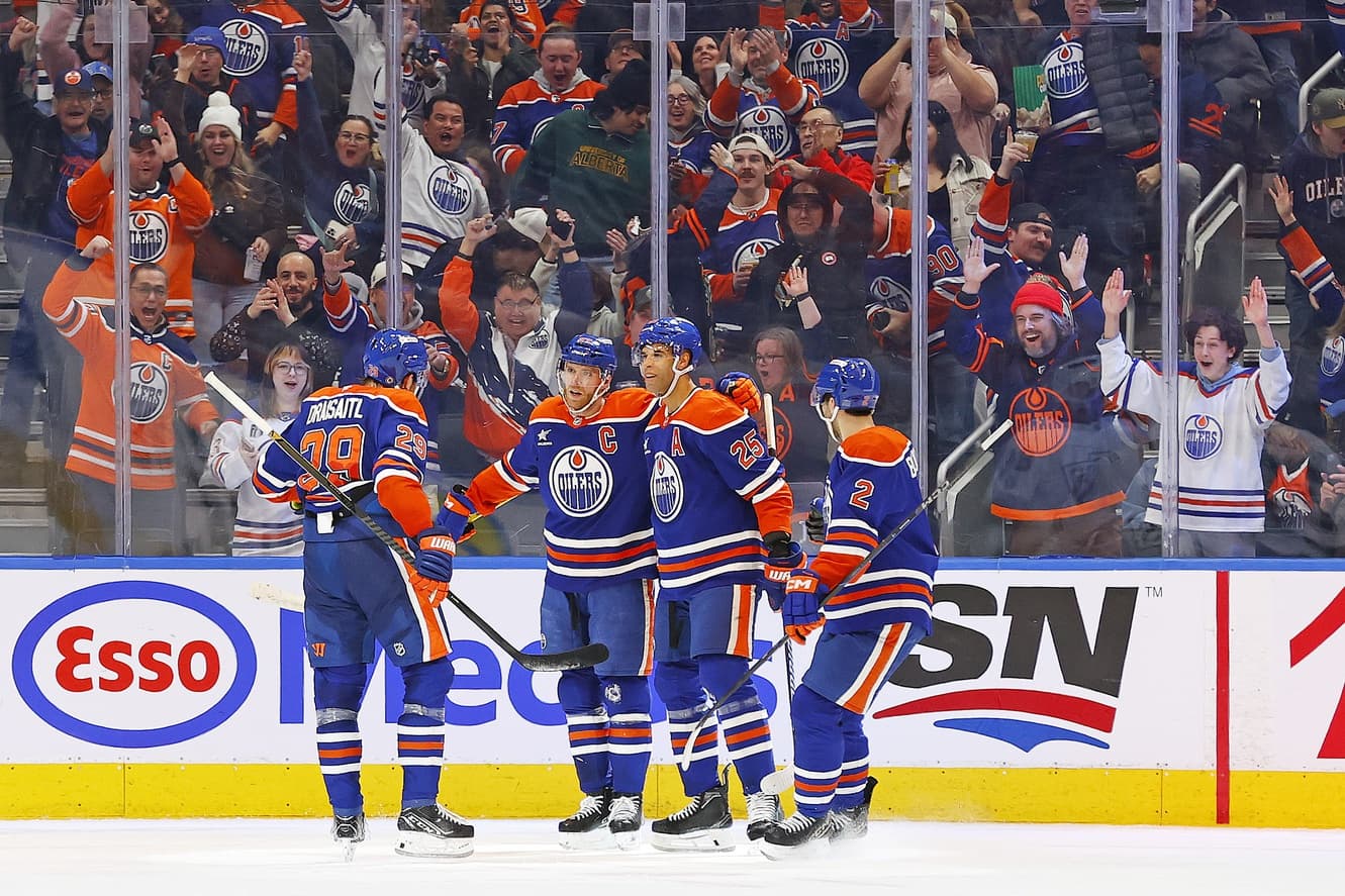 Edmonton Oilers celebrate Connor McDavid goal