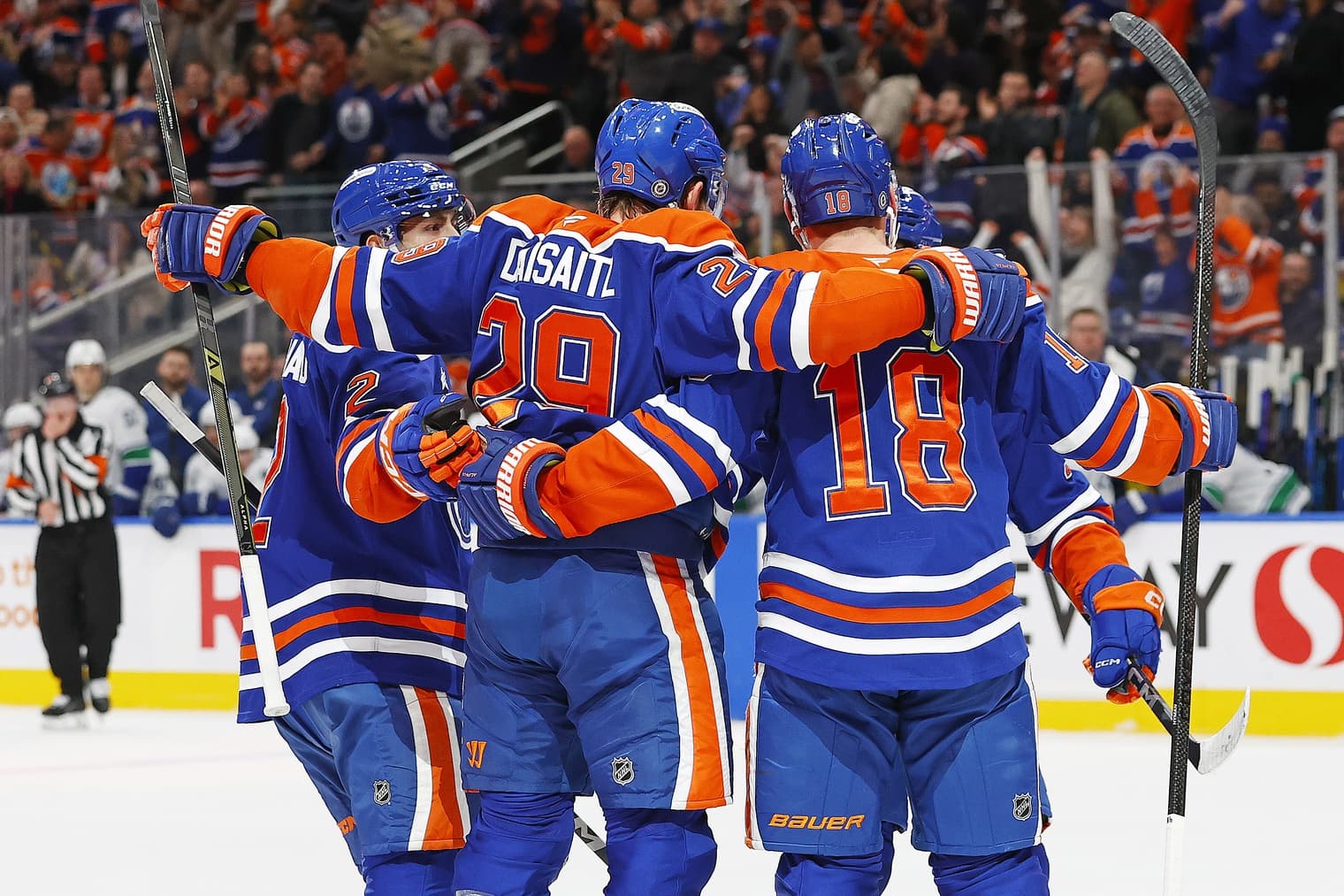 Edmonton Oilers celebrate goal from Leon Draisaitl