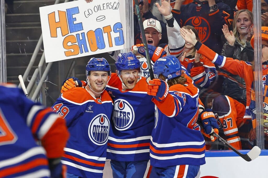 Edmonton Oilers celebrate Corey Perry goal