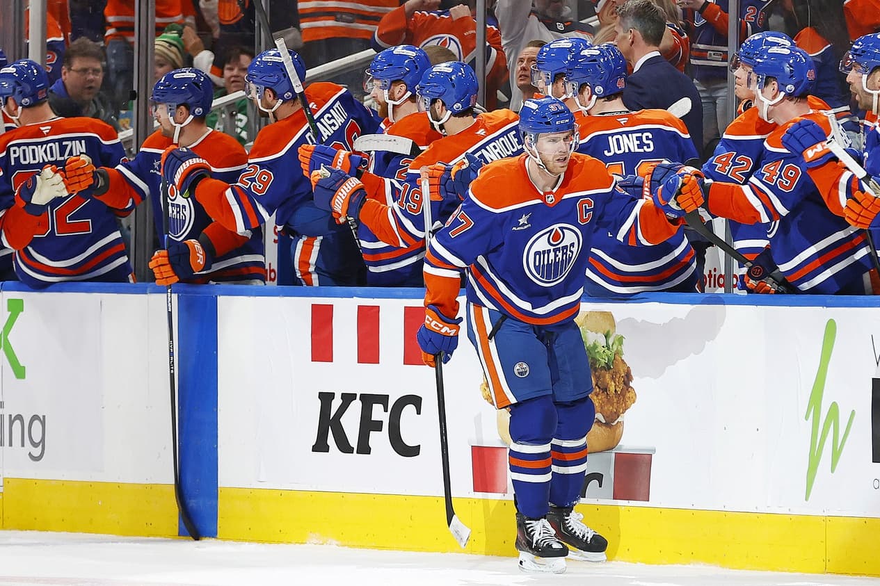 Edmonton Oilers Connor McDavid scores goal