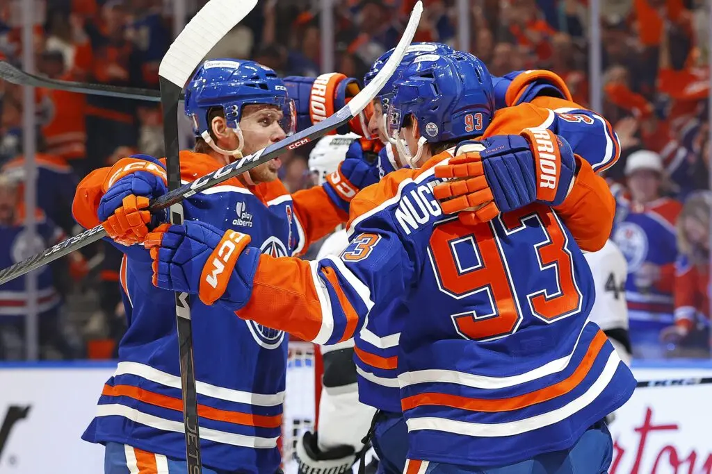 Edmonton Oilers celebrate Ryan Nugent-Hopkins goal