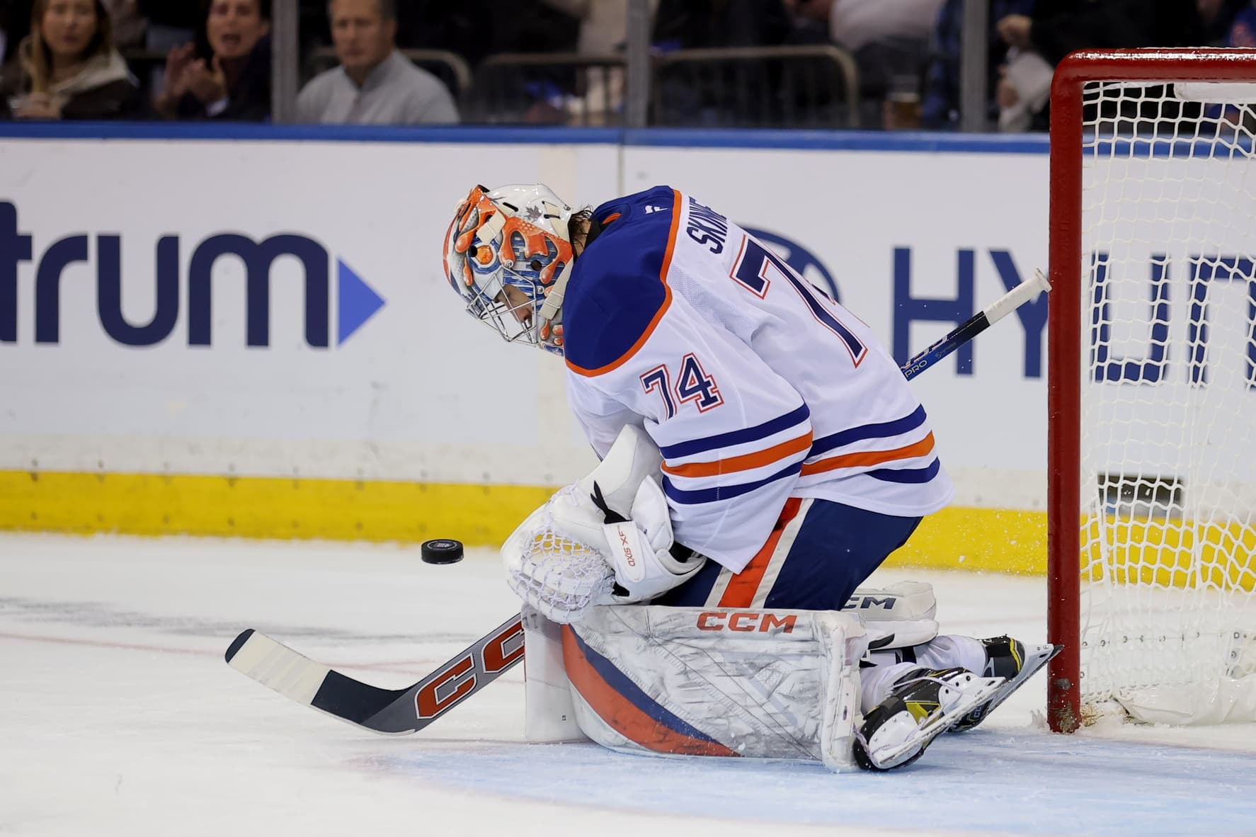 Edmonton Oilers Stuart Skinner goalie
