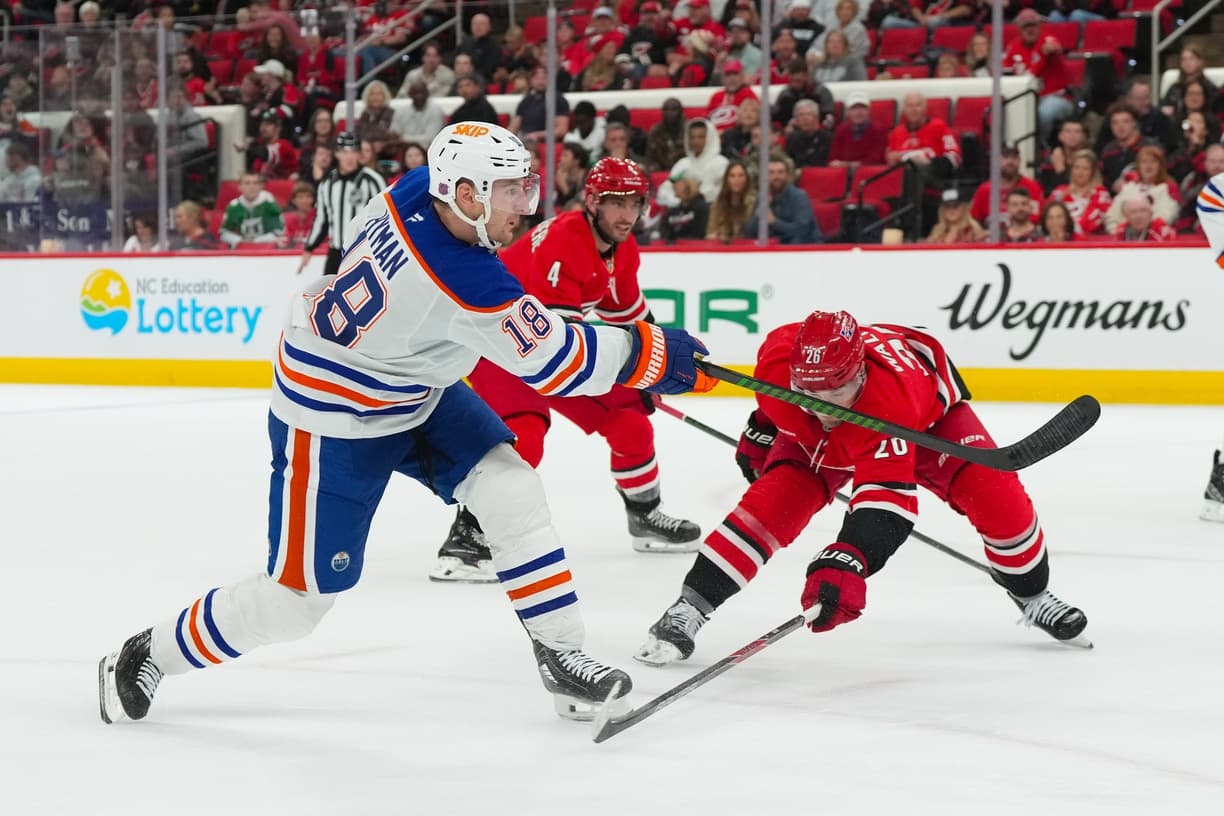 Edmonton Oilers Zach Hyman vs Carolina Hurricanes