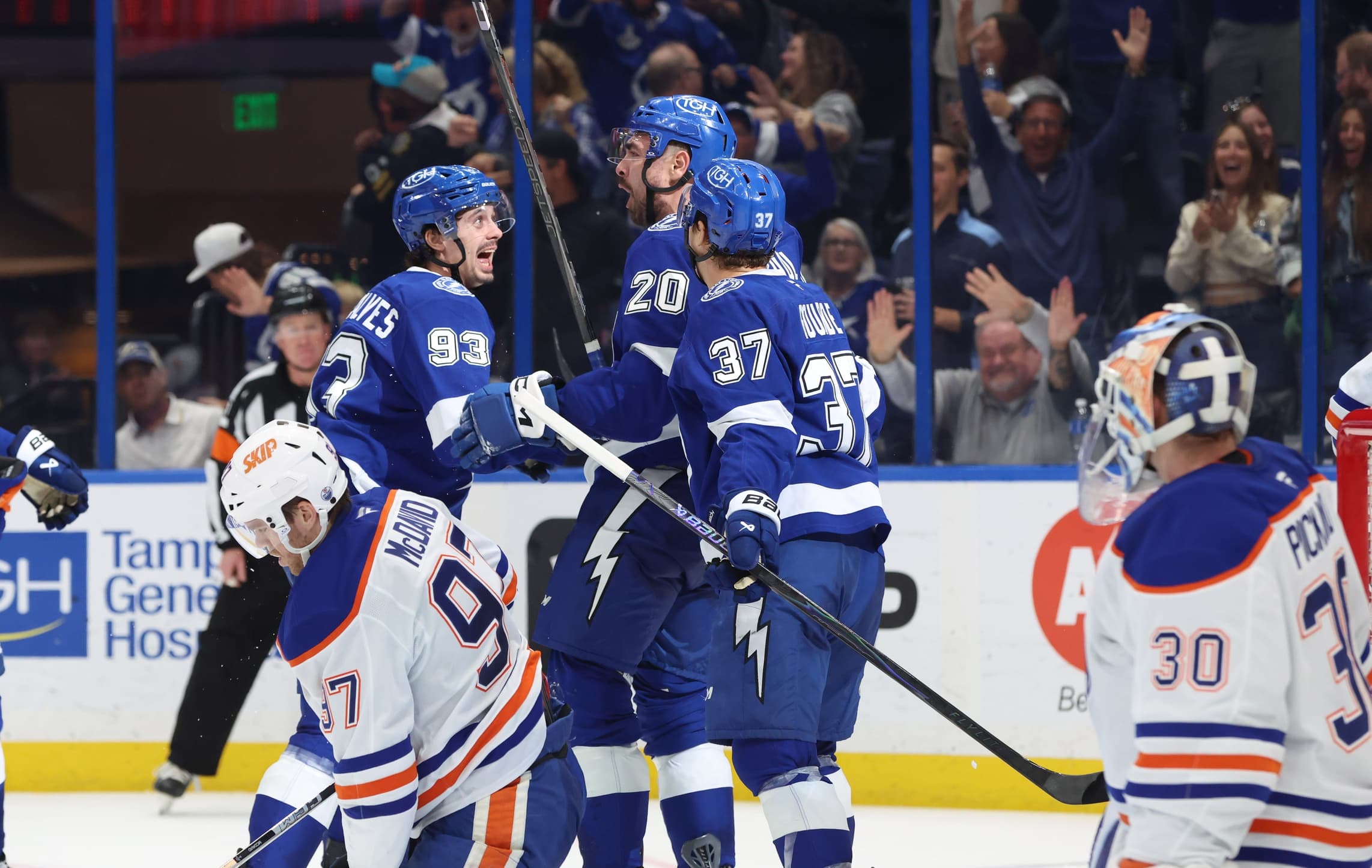 Tampa Bay Lightning celebrate goal